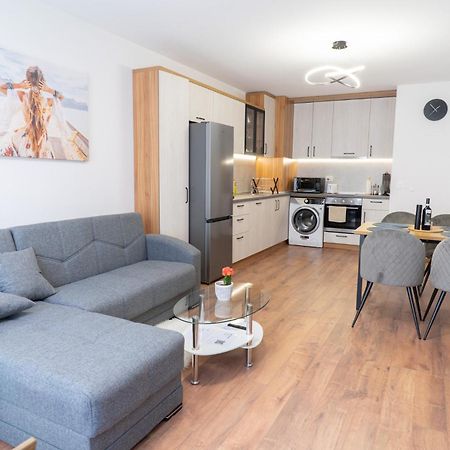 New Modern & Cozy Apartment With Free Private Parking And Ev Charging Station Varna Exterior photo