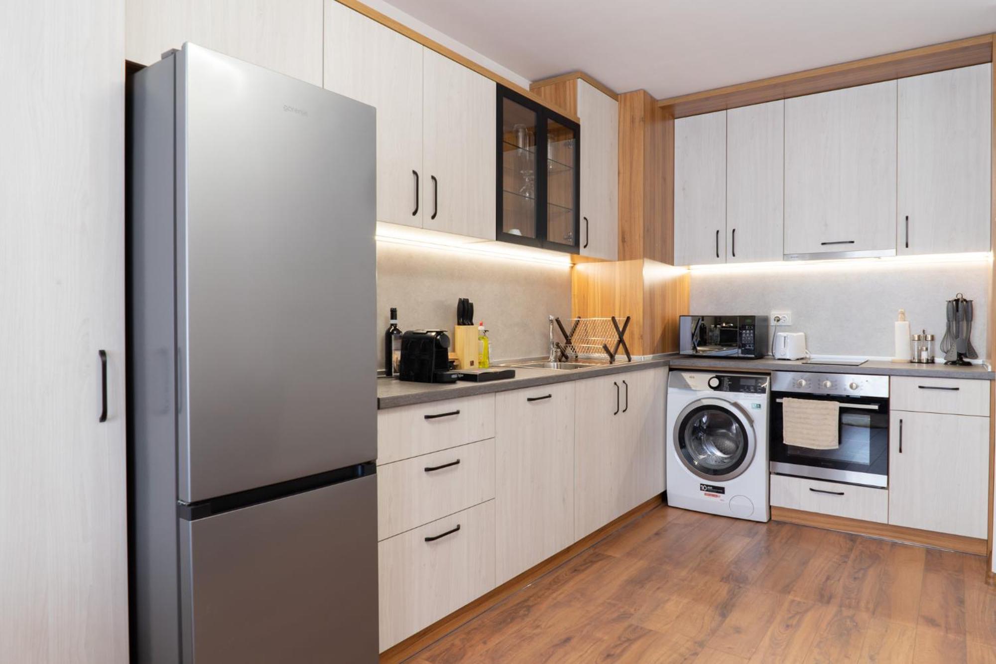 New Modern & Cozy Apartment With Free Private Parking And Ev Charging Station Varna Exterior photo