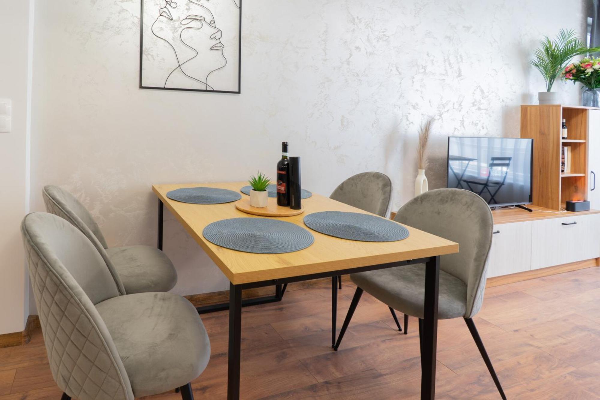 New Modern & Cozy Apartment With Free Private Parking And Ev Charging Station Varna Exterior photo